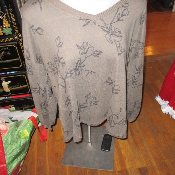 C &  C California new with tags ladies 1x brown sweater light weight - Picture 1 of 3